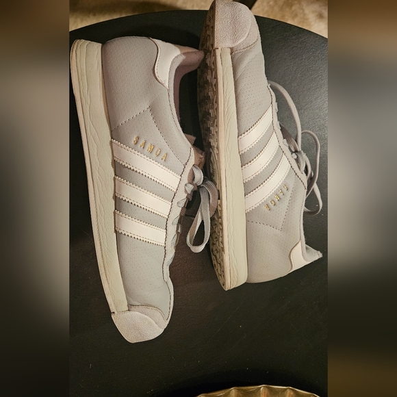 ADIDAS SAMOA in Grey/White. Gold details. Size 7.5 - Picture 6 of 16